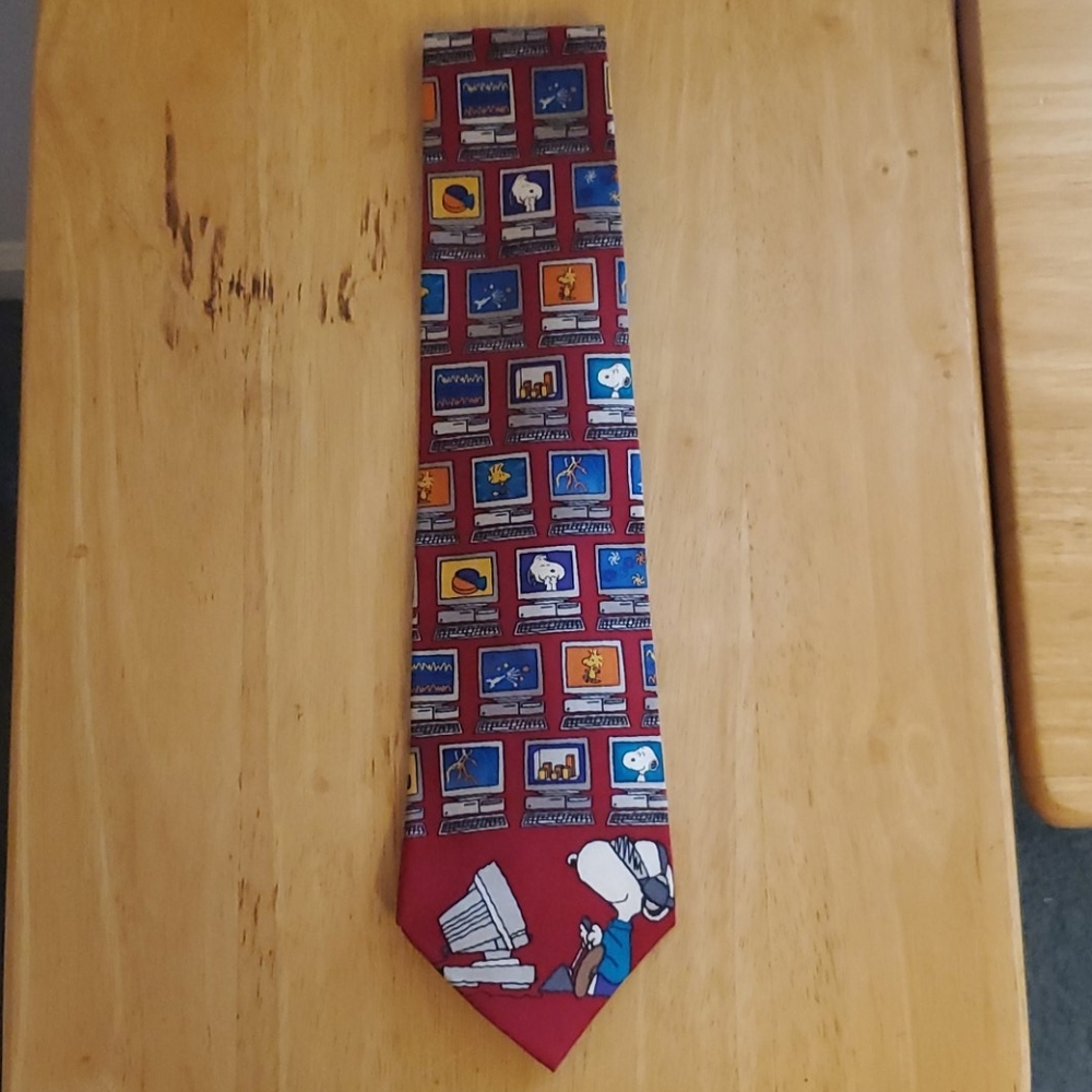 Snoopy & Friends Virtual Employee Vintage Tie